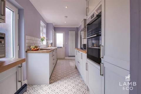 2 bedroom detached bungalow for sale, Meadow Close, Clacton-On-Sea CO15