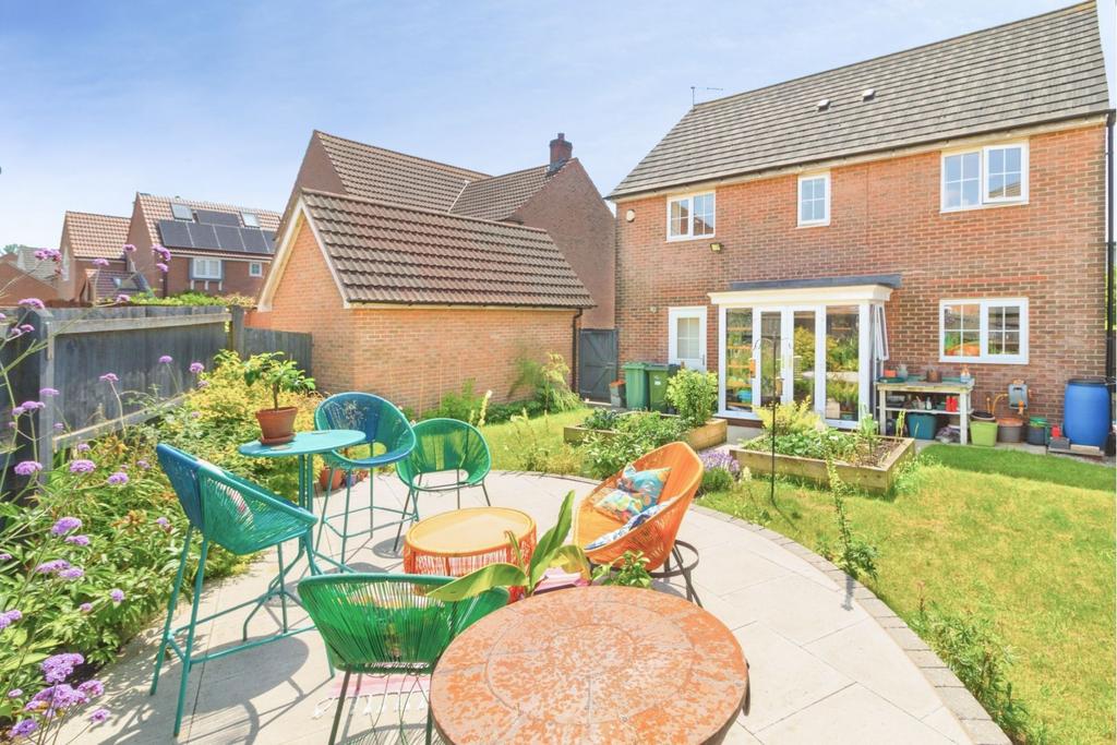 House in Blaby, Glenfields - View 2