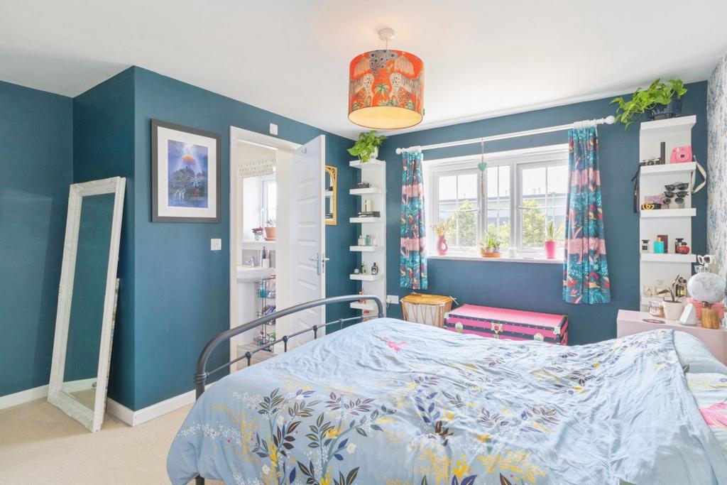 House in Blaby, Glenfields - More