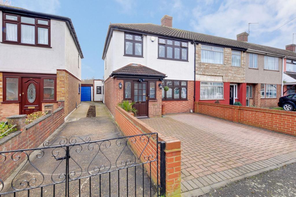 4 bedroom semi-detached house to rent