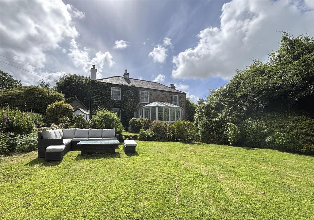 4 bedroom detached house to rent