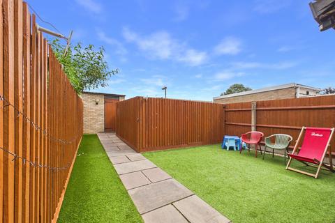 2 bedroom end of terrace house for sale, Beech Close, Huntingdon, Cambridgeshire.