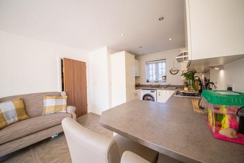 3 bedroom townhouse to rent, Crow Lane East, Newton-Le-Willows, WA12