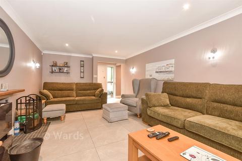 4 bedroom detached house for sale, Riverside Close, Ashford TN23