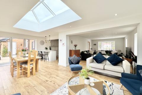 4 bedroom bungalow for sale, Furlong Lane, Poulton-Le-Fylde FY6