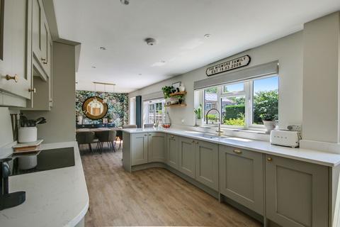 4 bedroom detached house for sale, Musgrave Avenue, East Grinstead, RH19