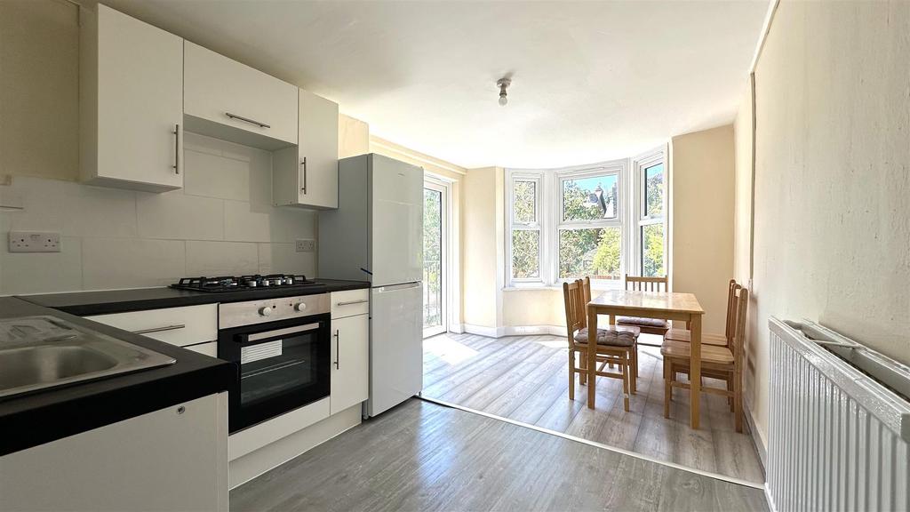 3 bedroom flat to rent
