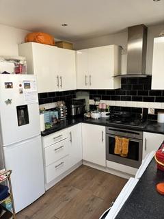 3 bedroom semi-detached house to rent, Huntercombe Lane North, Burnham SL1