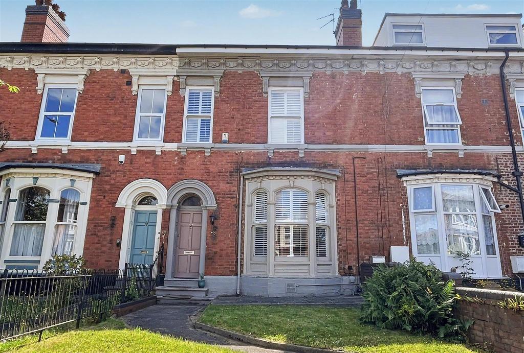 5 bedroom terraced house for sale