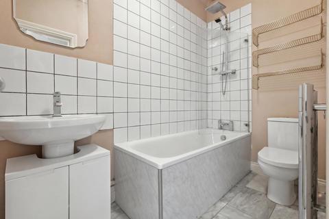 1 bedroom flat for sale, Newport Road, London E10