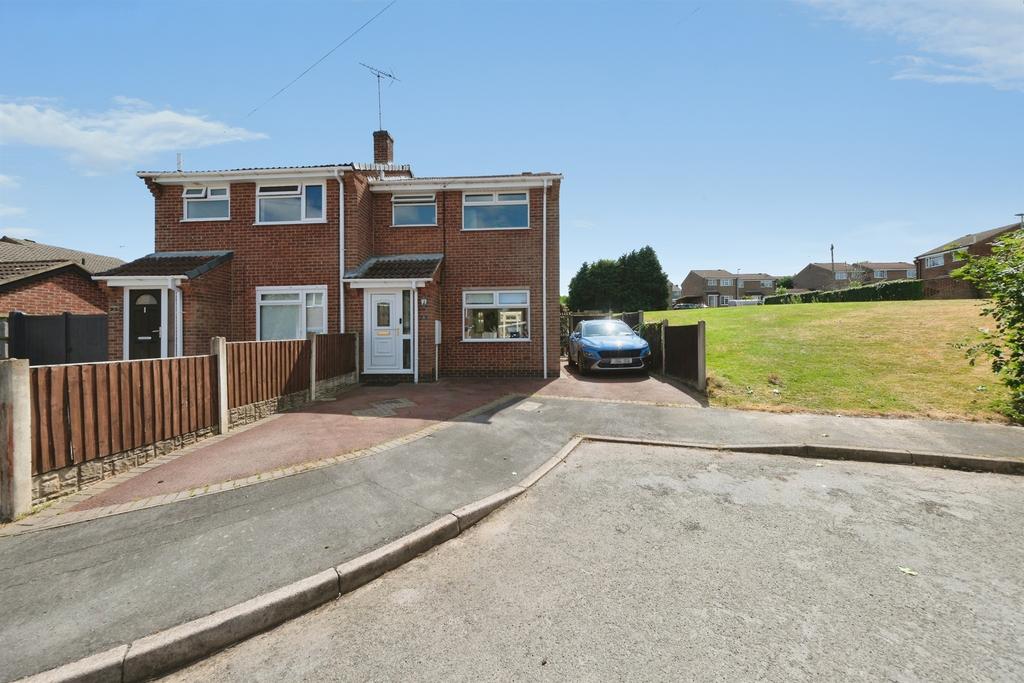 3 bedroom semi-detached house for sale