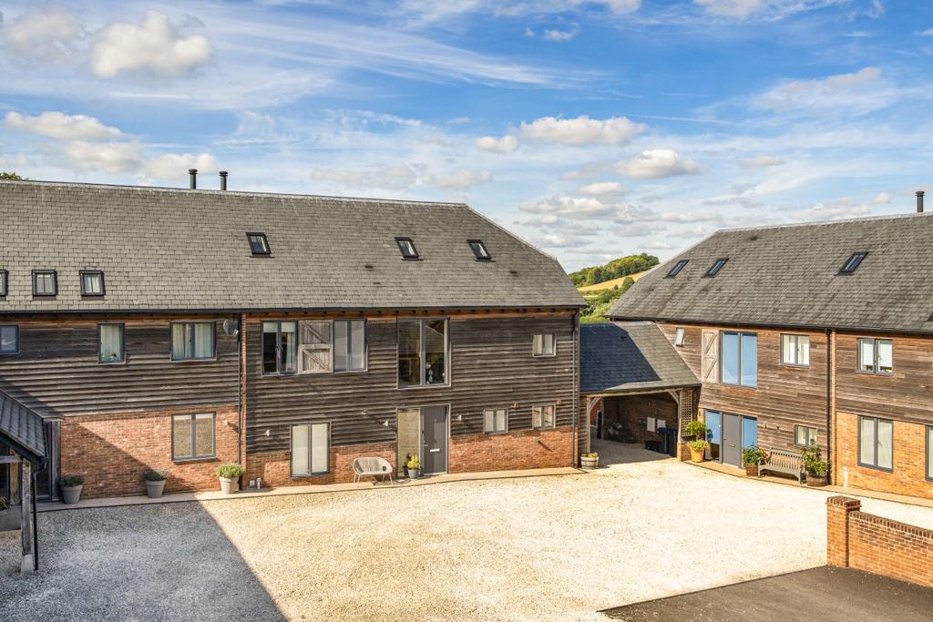 5 bedroom semi-detached house to rent