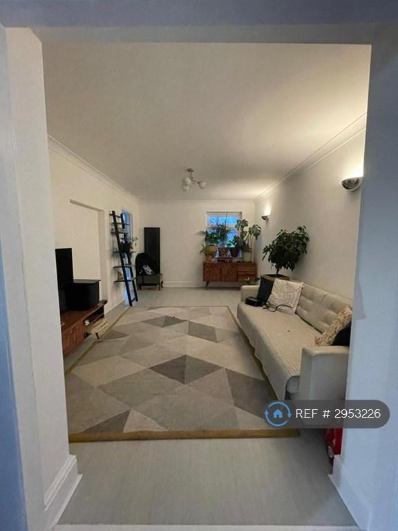 3 bedroom semi-detached house to rent