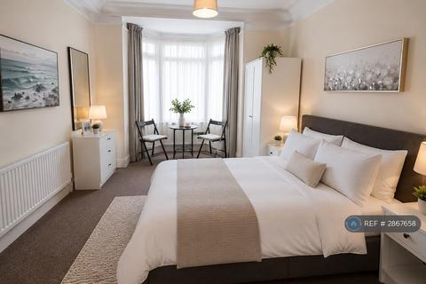 1 bedroom in a house share to rent, Silverdale Avenue, Westcliff-On-Sea, SS0