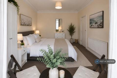 1 bedroom in a house share to rent, Silverdale Avenue, Westcliff-On-Sea, SS0