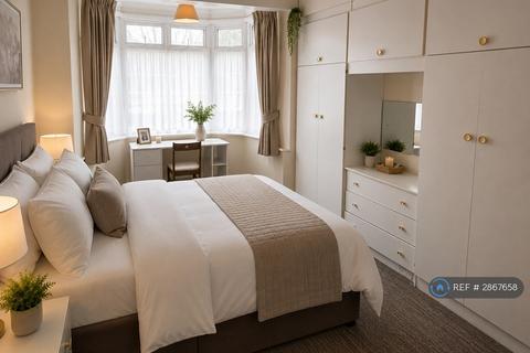 1 bedroom in a house share to rent, Silverdale Avenue, Westcliff-On-Sea, SS0