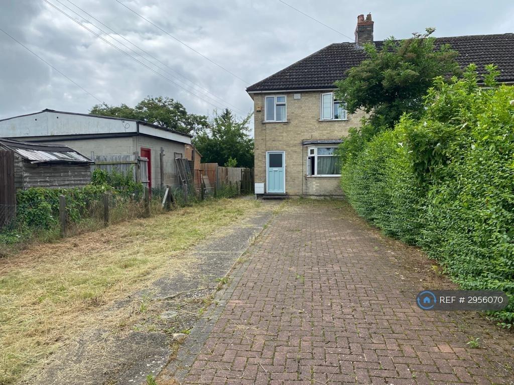 4 bedroom semi-detached house to rent