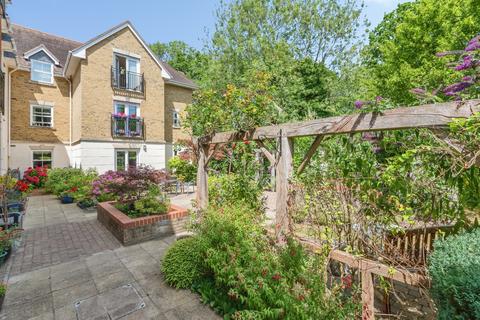 2 bedroom flat for sale, Stock Road, Billericay, Essex, CM12