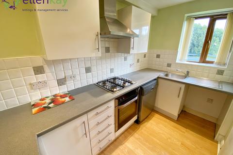 2 bedroom apartment to rent, Harbour Lane, Rochdale OL16