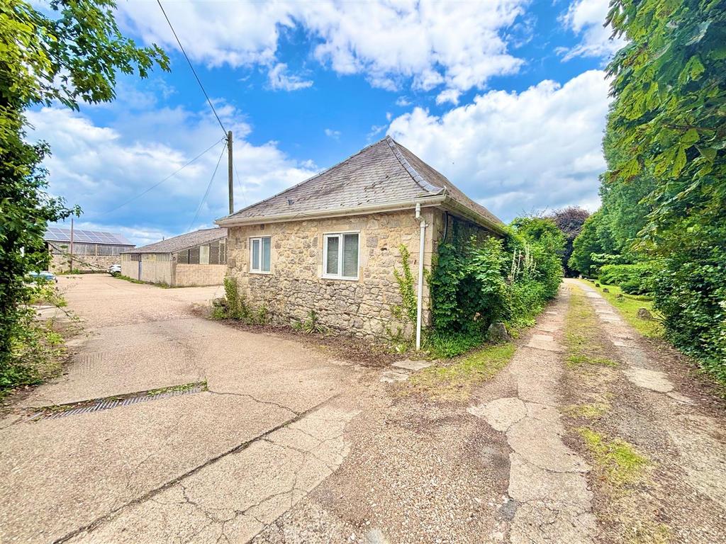 3 bedroom detached bungalow to rent