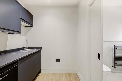 1 bedroom in a house share to rent, The Lofts, Westcliff-On-Sea