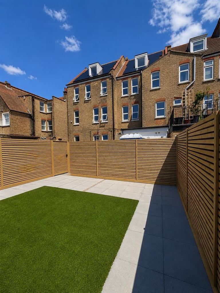 1 bedroom in a house share to rent