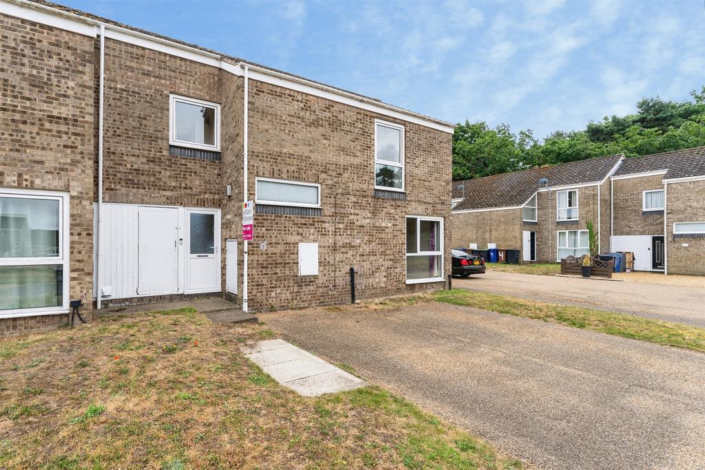 3 bedroom end of terrace house to rent