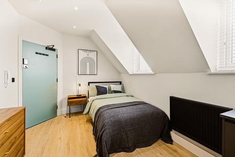 1 bedroom in a house share to rent, The Lofts, Westcliff-On-Sea