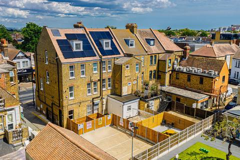 1 bedroom in a house share to rent, The Lofts, Westcliff-On-Sea