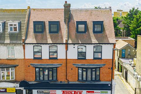 1 bedroom in a house share to rent, The Lofts, Westcliff-On-Sea