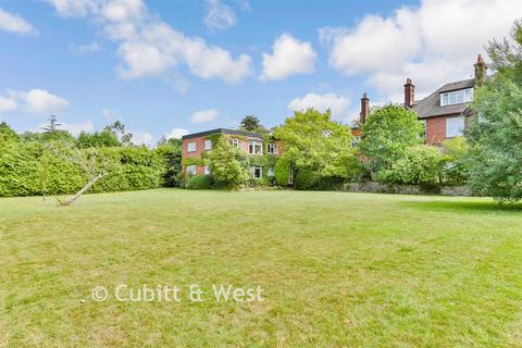 3 bedroom flat for sale, Wrayfield Avenue, Reigate RH2