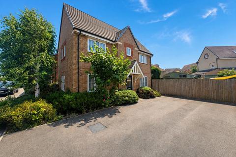 3 bedroom detached house for sale, Hart Way, Rushden