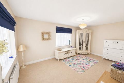 3 bedroom detached house for sale, Hart Way, Rushden
