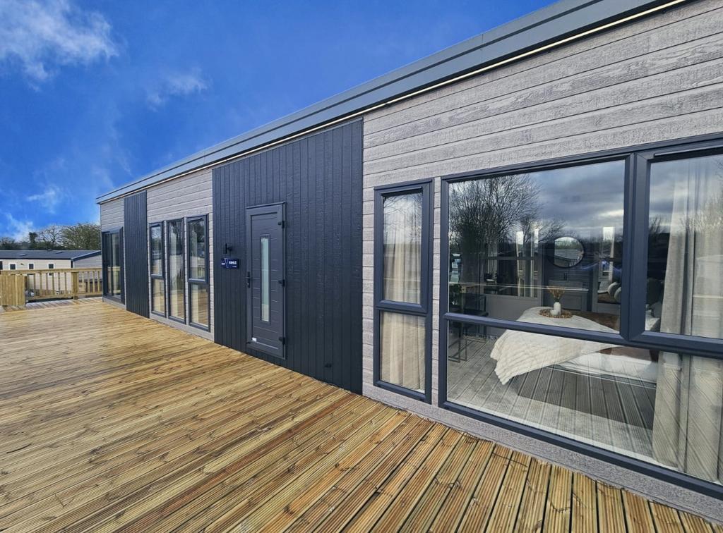 2 bedroom lodge for sale