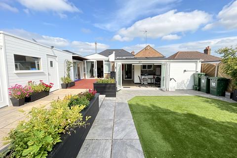 4 bedroom detached bungalow for sale, The Gardens, Stotfold, Hitchin, SG5