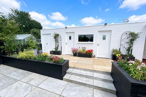 4 bedroom detached bungalow for sale, The Gardens, Stotfold, Hitchin, SG5