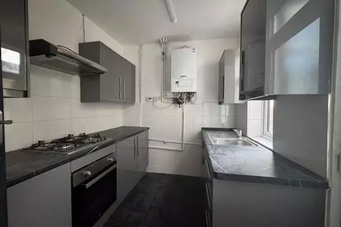 2 bedroom property to rent – pohled 4