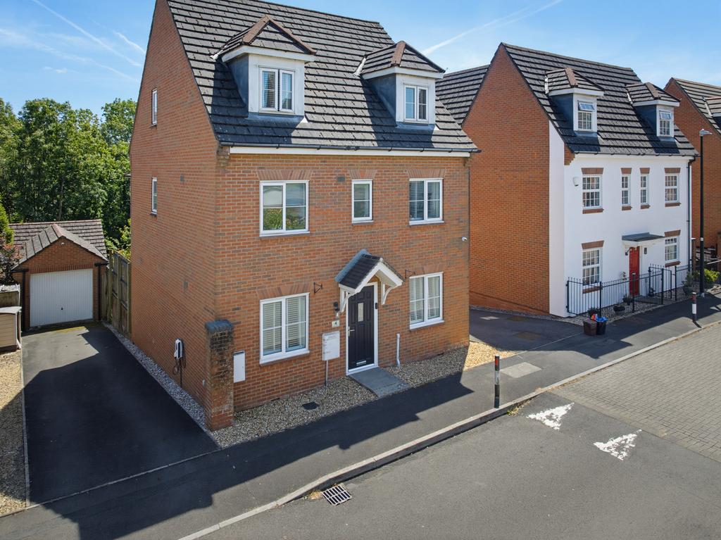 5 bedroom detached house for sale