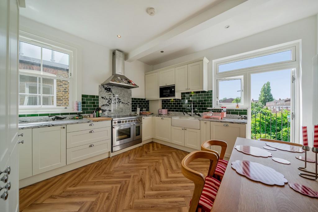 2 bedroom maisonette to rent