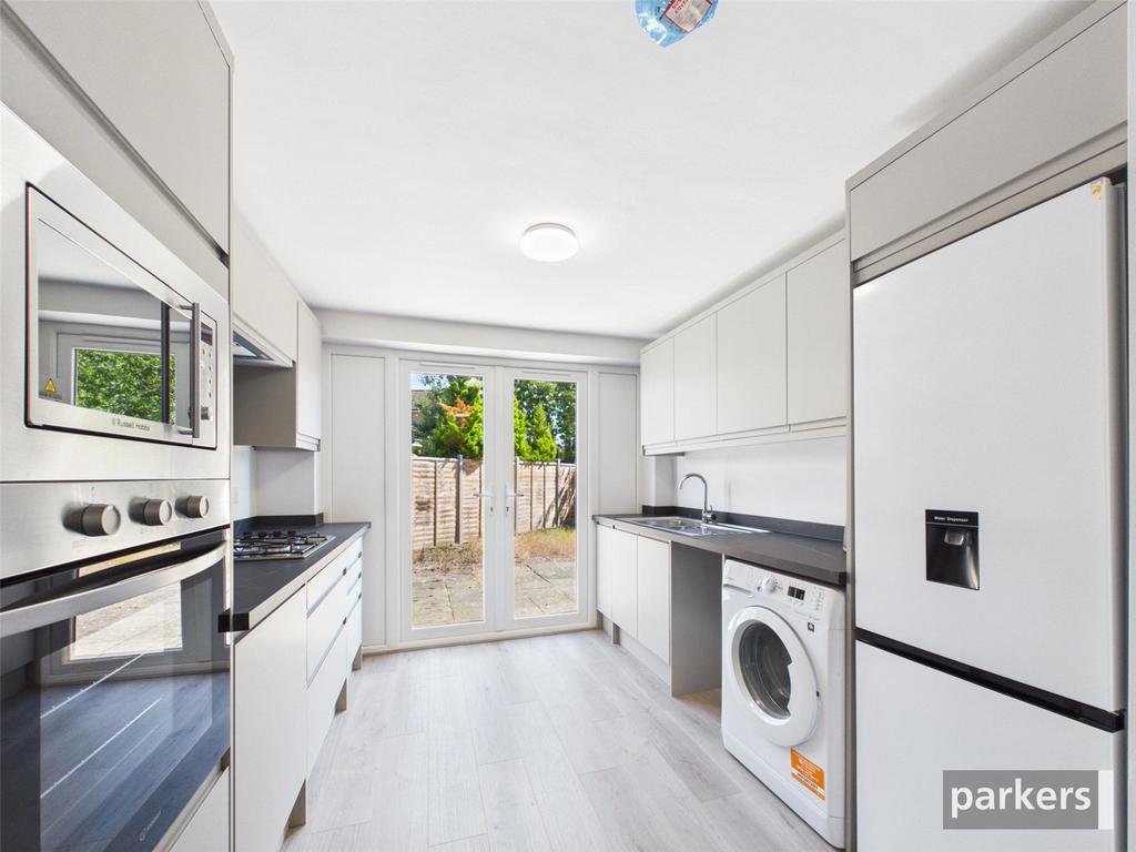 3 bedroom semi-detached house to rent