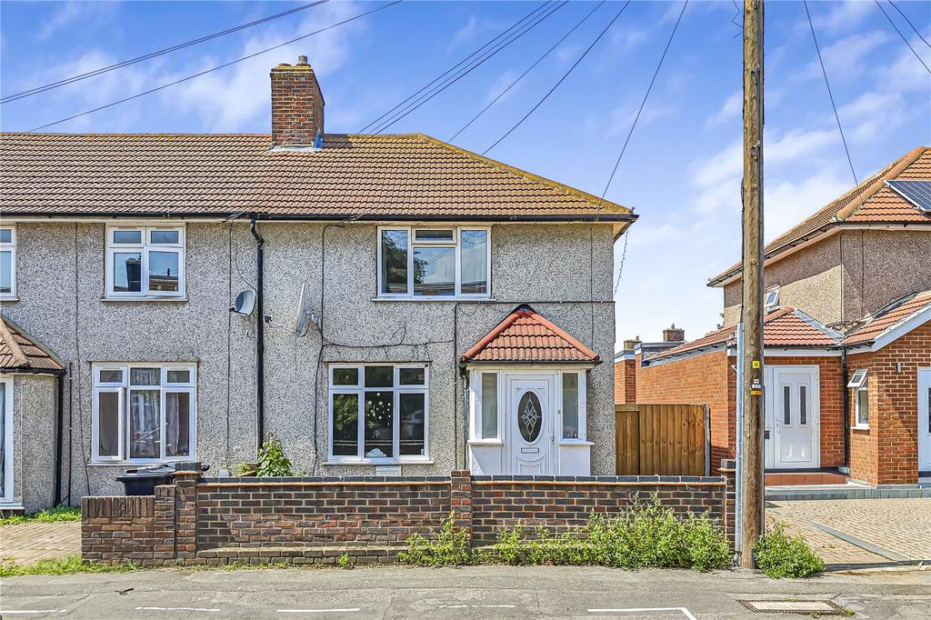 3 bedroom end of terrace house for sale in Dagenham on OnTheMarket