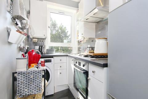 2 bedroom flat for sale, 87/1 Lochend Gardens, Lochend, Edinburgh, EH7 6DQ