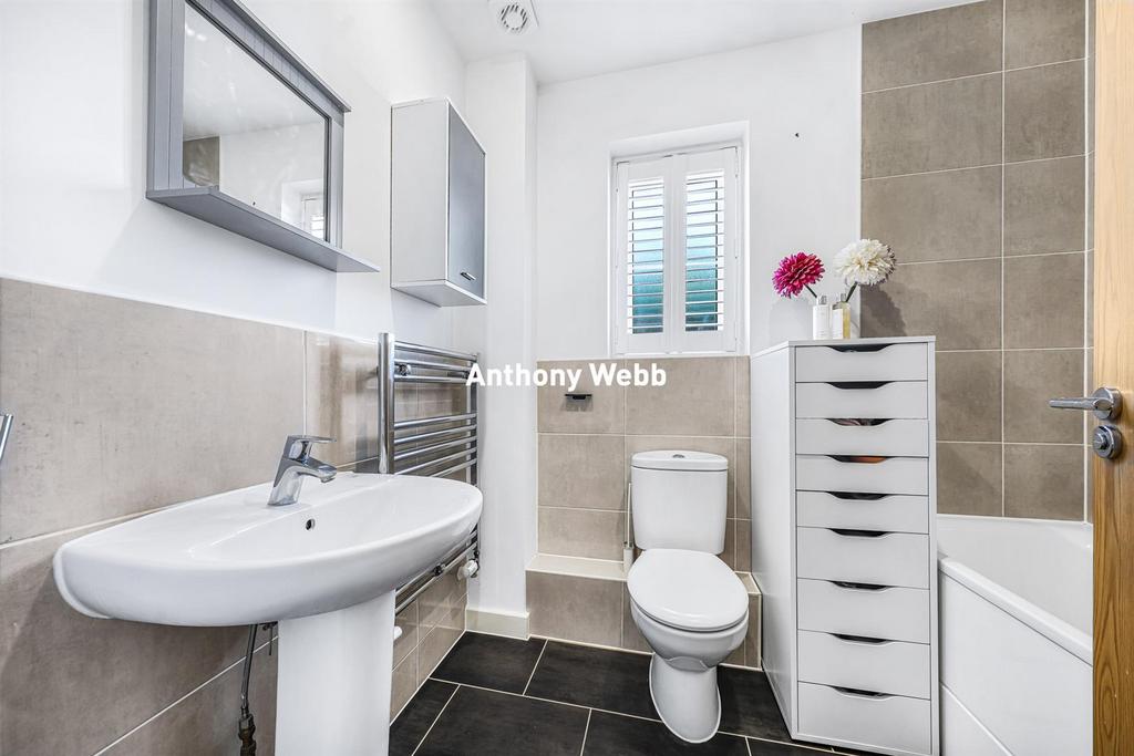 Bath/shower room