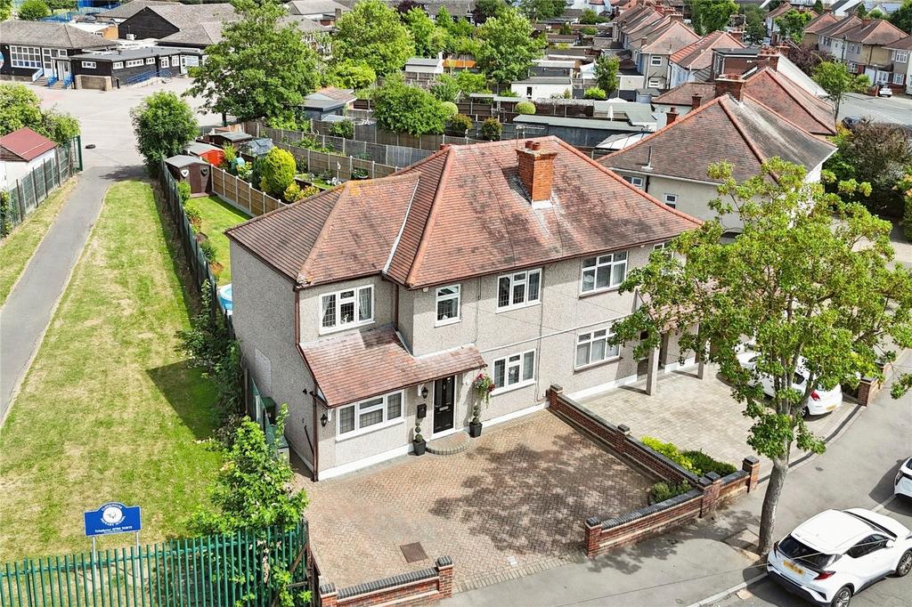 4 bedroom semi-detached house for sale