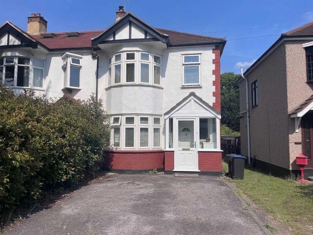 3 bedroom semi-detached house to rent