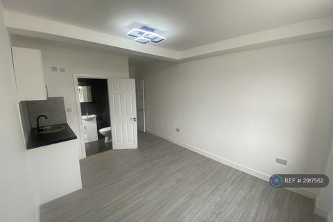 Studio to rent, Staplehurst Road, London, SE13