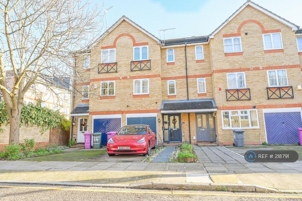 4 bedroom terraced house to rent