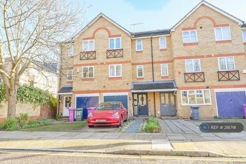 4 bedroom terraced house to rent, Barnsdale Avenue, London, E14