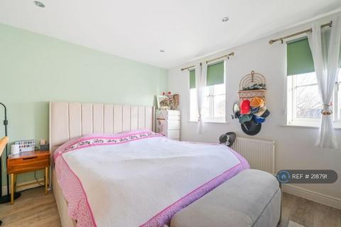 4 bedroom terraced house to rent, Barnsdale Avenue, London, E14