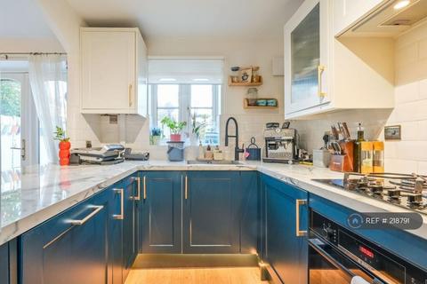 4 bedroom terraced house to rent, Barnsdale Avenue, London, E14
